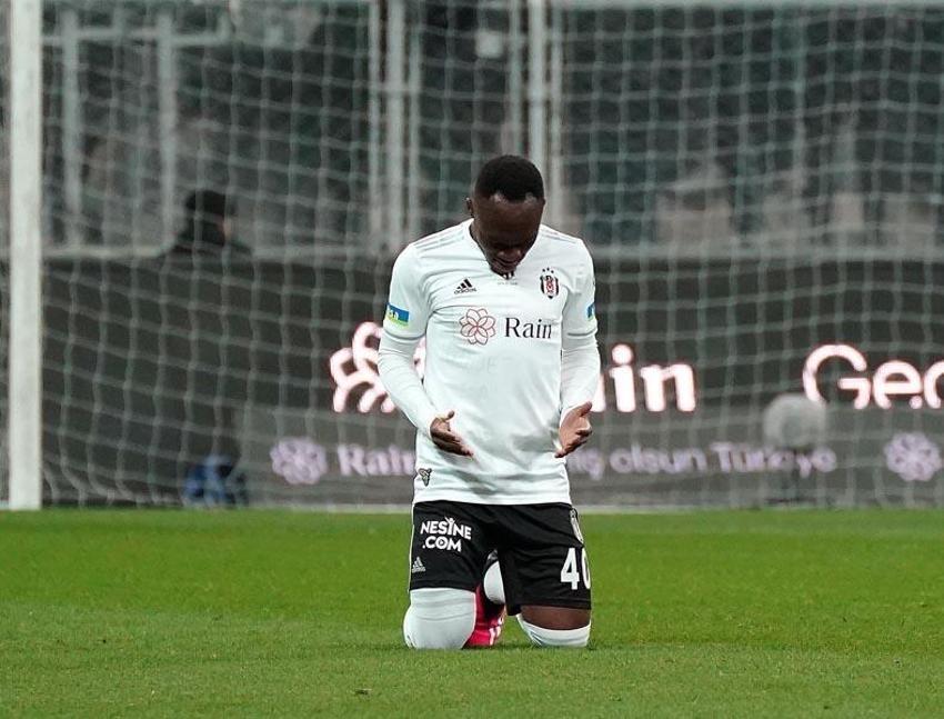 Ghezzal ısınırken sakatlandı Cenk Tosun 90+7'de penaltı kaçırdı! Beşiktaş: 0 Antalyaspor: 0