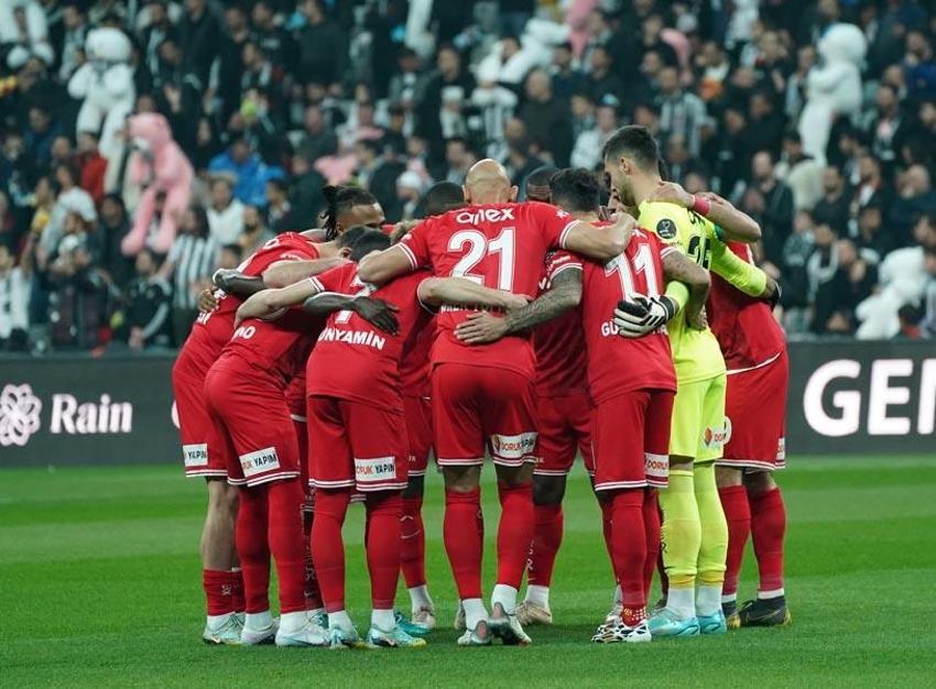 Ghezzal ısınırken sakatlandı Cenk Tosun 90+7'de penaltı kaçırdı! Beşiktaş: 0 Antalyaspor: 0