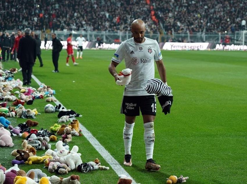 Ghezzal ısınırken sakatlandı Cenk Tosun 90+7'de penaltı kaçırdı! Beşiktaş: 0 Antalyaspor: 0