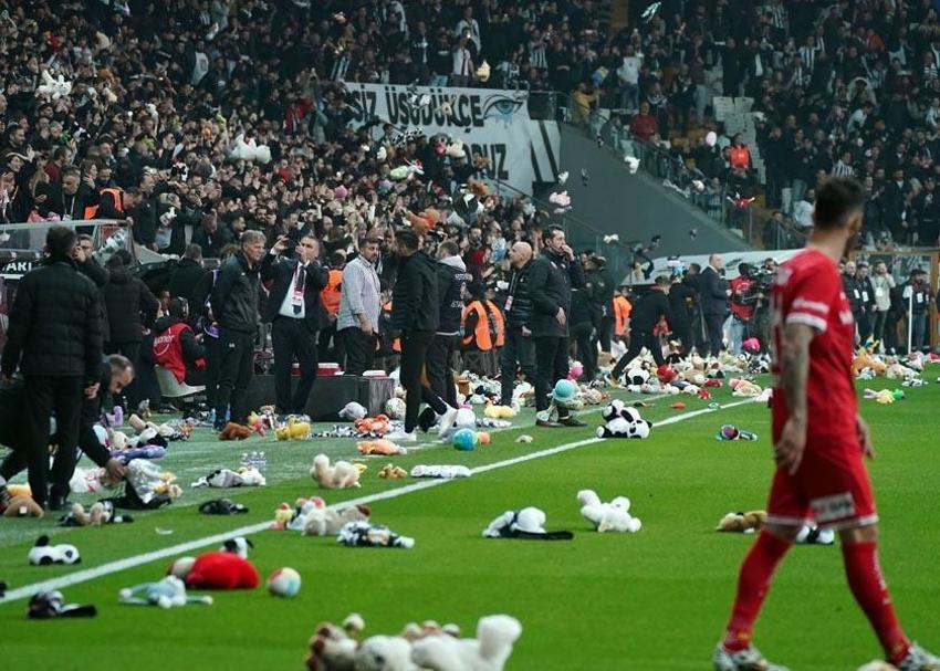 Ghezzal ısınırken sakatlandı Cenk Tosun 90+7'de penaltı kaçırdı! Beşiktaş: 0 Antalyaspor: 0