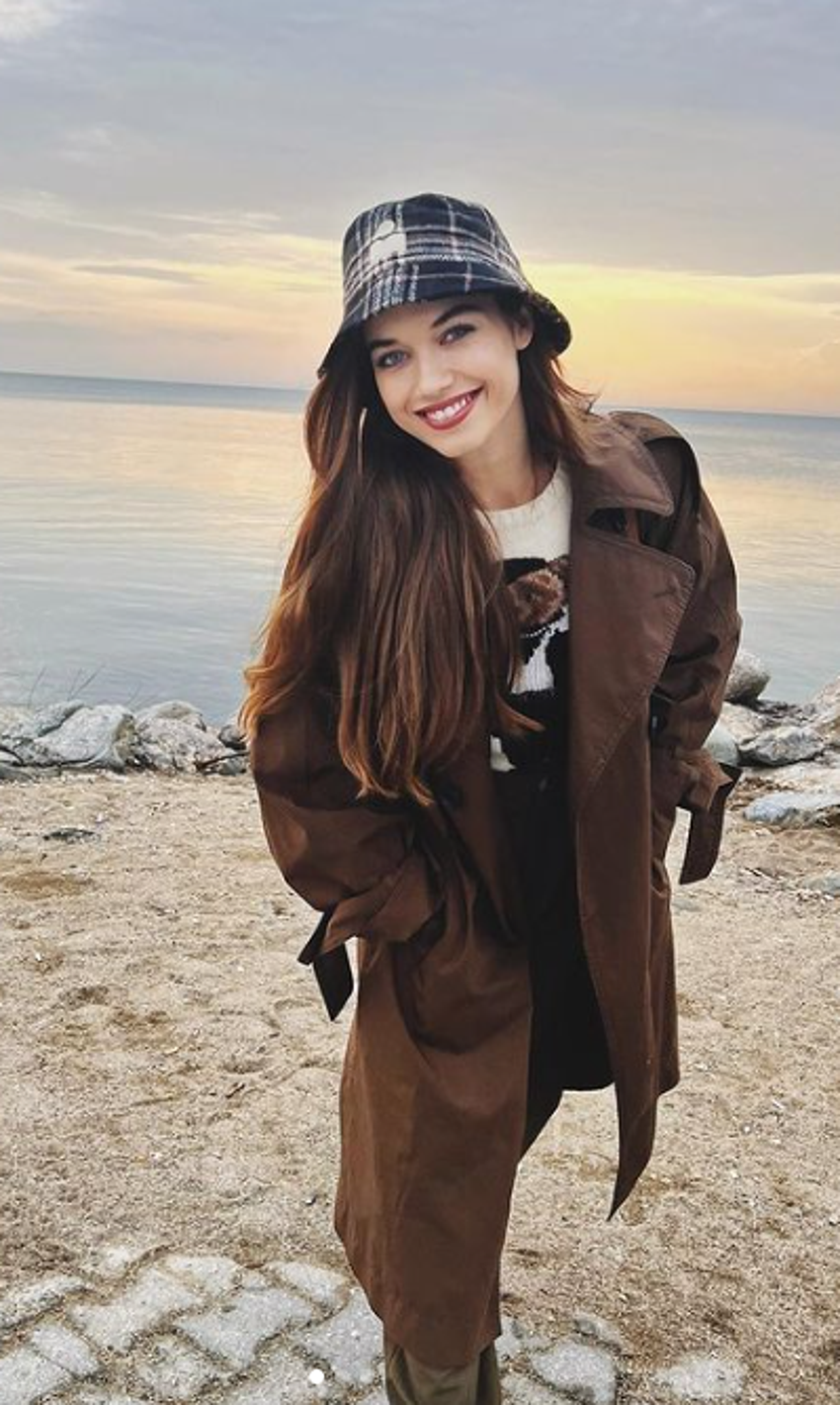 Afra Saraçoğlu kaşesini ikiye katladı! Teklif yağıyor