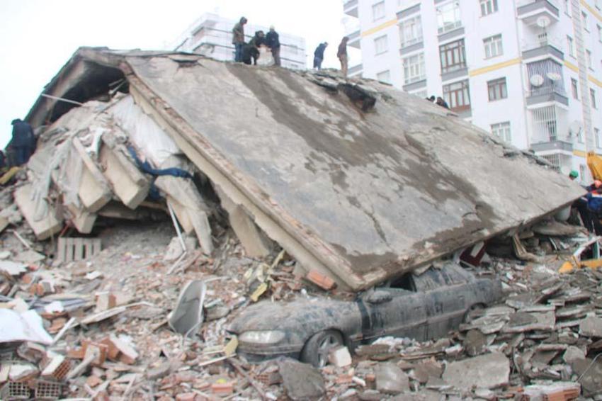 DEÜ'lü jeofizikçiler gerilme birikimine dikkat çekti