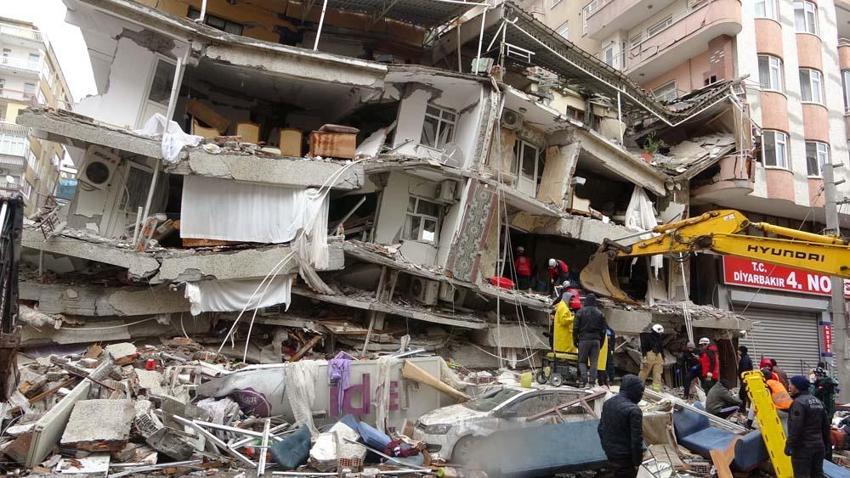 DEÜ'lü jeofizikçiler gerilme birikimine dikkat çekti