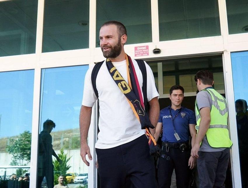 Şampiyonluk yolunda Galatasaray'da bir ayrılık daha! Eşyalarını topladı
