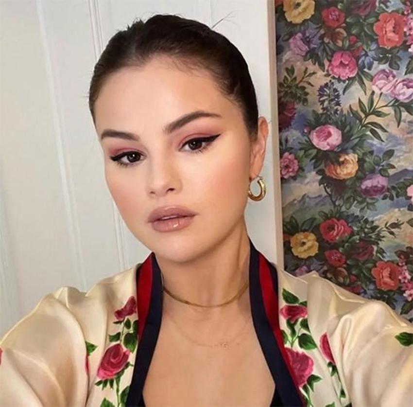 Selena Gomez rakiplerine fark attı!