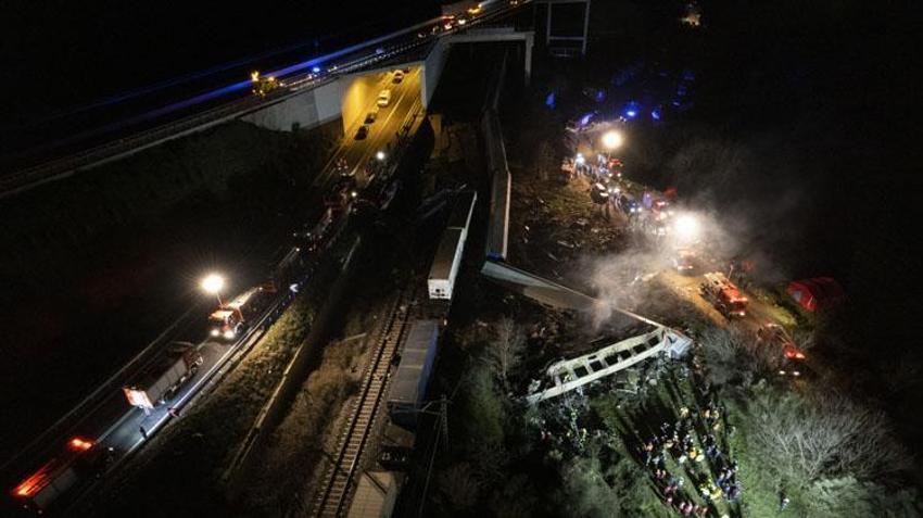 Yunanistan tren kazası nerede ve nasıl oldu? Yunanistan tren kazasında kaç kişi öldü, tren kazasının nedeni ne? Yunanistan Ulaştırma Bakanı istifa etti mi?