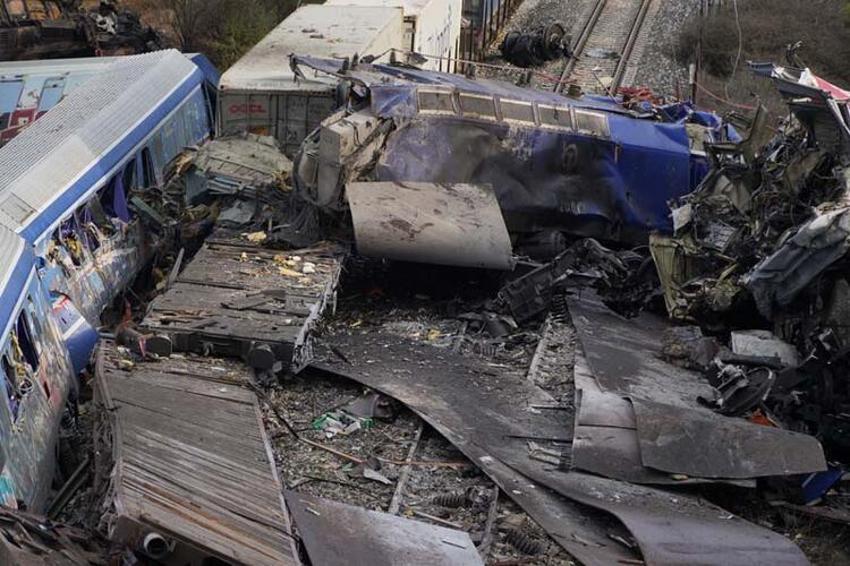 Yunanistan tren kazası nerede ve nasıl oldu? Yunanistan tren kazasında kaç kişi öldü, tren kazasının nedeni ne? Yunanistan Ulaştırma Bakanı istifa etti mi?