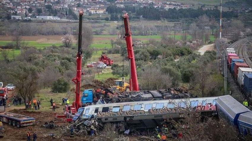 Yunanistan tren kazası nerede ve nasıl oldu? Yunanistan tren kazasında kaç kişi öldü, tren kazasının nedeni ne? Yunanistan Ulaştırma Bakanı istifa etti mi?