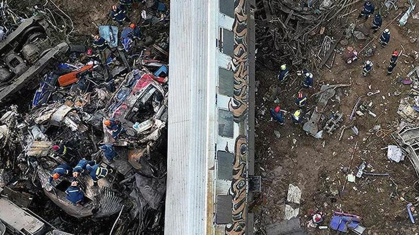 Yunanistan tren kazası nerede ve nasıl oldu? Yunanistan tren kazasında kaç kişi öldü, tren kazasının nedeni ne? Yunanistan Ulaştırma Bakanı istifa etti mi?