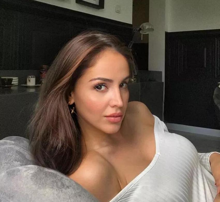 Berna Keklikler'in bikinili pozu sosyal medyayı ikiye böldü!