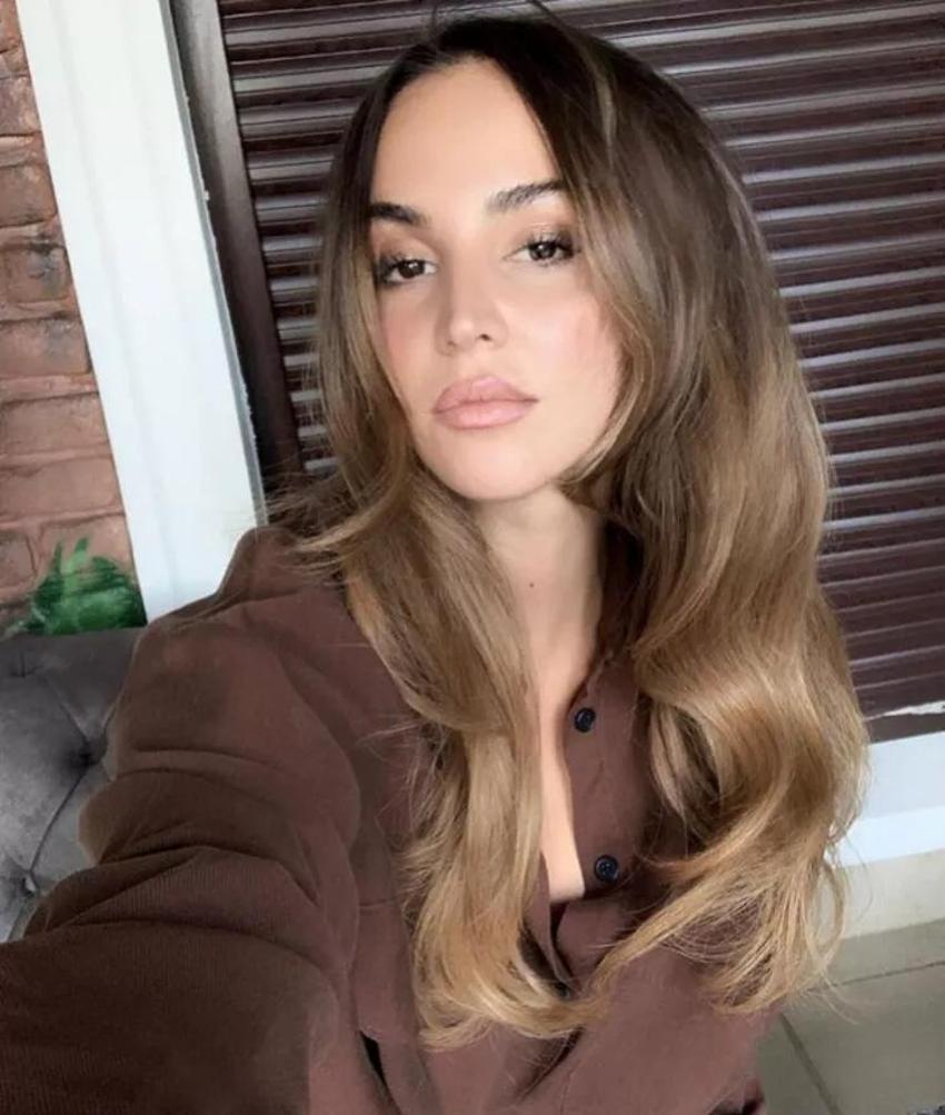 Berna Keklikler'in bikinili pozu sosyal medyayı ikiye böldü!