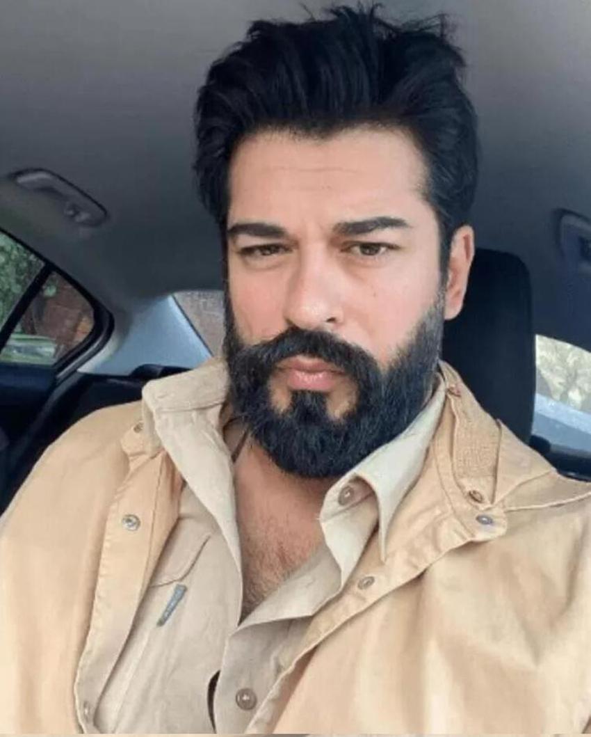 Burak Özçivit'in bir de kardeşini görün!