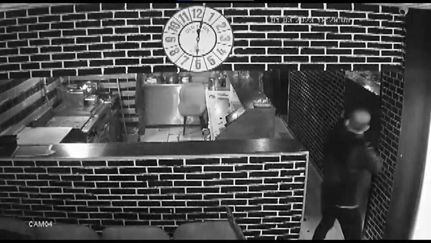 Restoran işleten Ermiş ailesini hedef alan pompalı tüfekli saldırı anları güvenlik kamerasına yansıdı