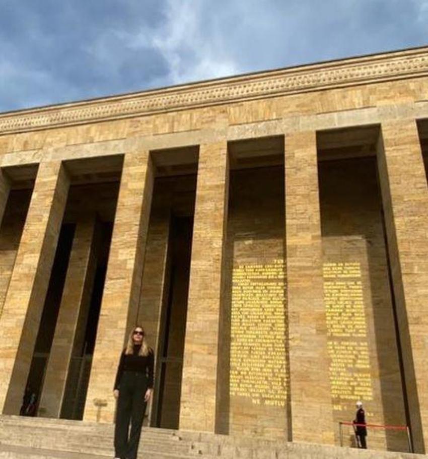 Anıtkabir'de gözyaşlarını tutamamıştı! Eda Ece eleştirilerin ardından açıklama yayınladı