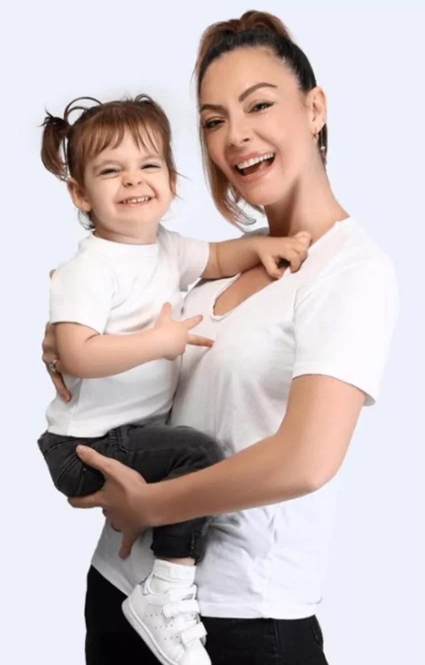 Özge Özder anlatırken duygulandı: Kızıma deprem düdüğü çalmayı öğrettim