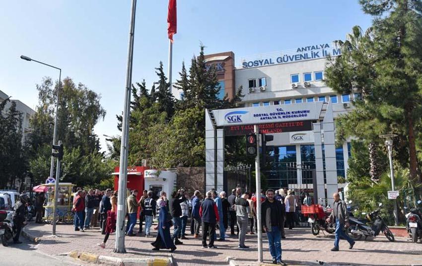 EYT fırsatı! Primi eksik olanlara güzel haber geldi, hak kaybı önlenecek 