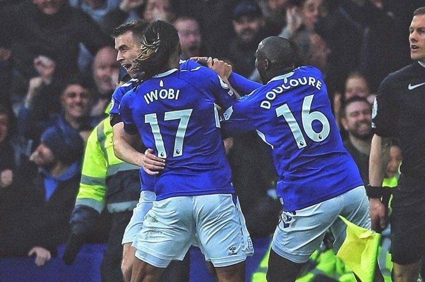İngiliz basını Fenerbahçe'nin sürprizini açıkladı! Emenike, Moses gibi o da Nijeryalı