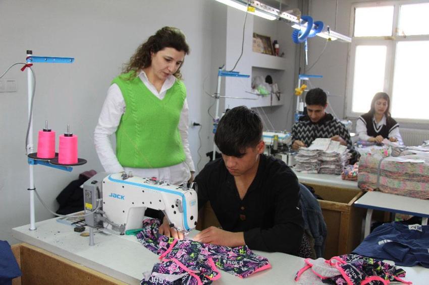 Devlet desteği ile tekstil atölyesi kurdu! Ev kadınıyken patron oldu