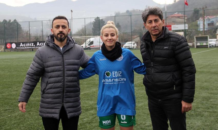 Enkazdan çıktı, yeşil sahalara koştu
