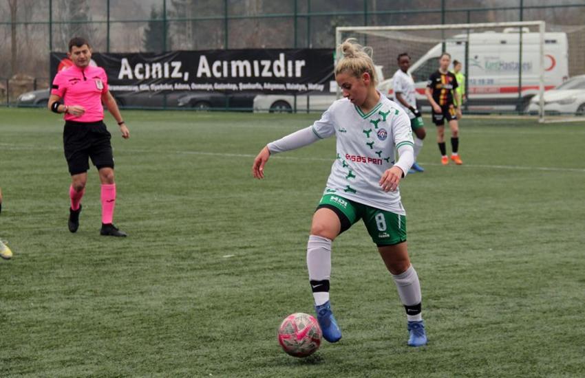 Enkazdan çıktı, yeşil sahalara koştu