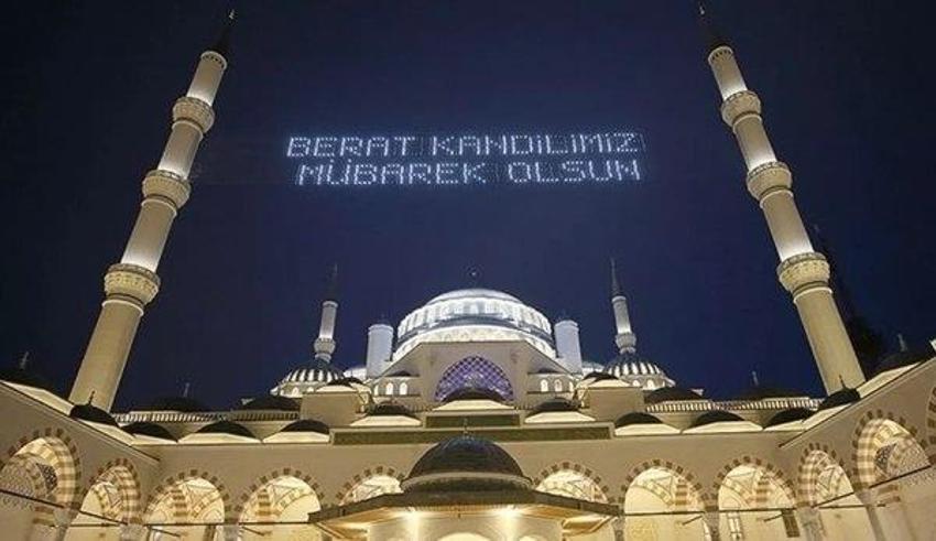 Anneye Berat Kandil mesajları 2023! Dualı, minnetli (Resimli) kandil mesajları...