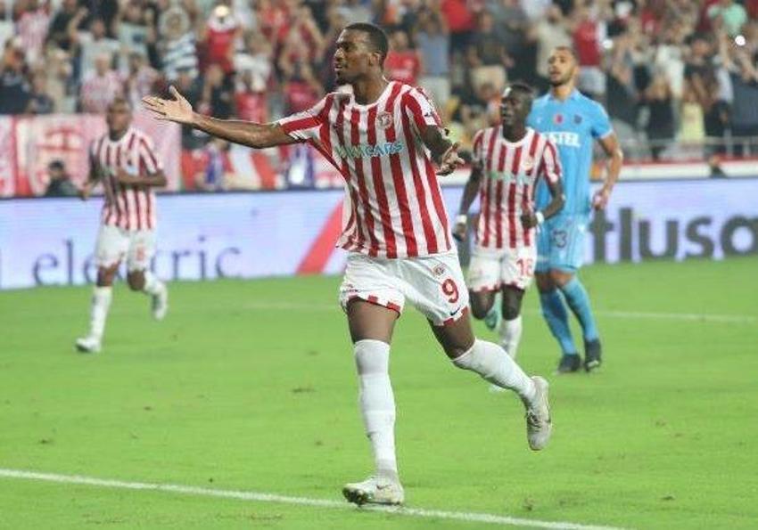 Kariyerinde bir kez bile Şampiyonlar Ligi maçına çıkmadı Galatasaray'a gelmek için gemileri yaktı