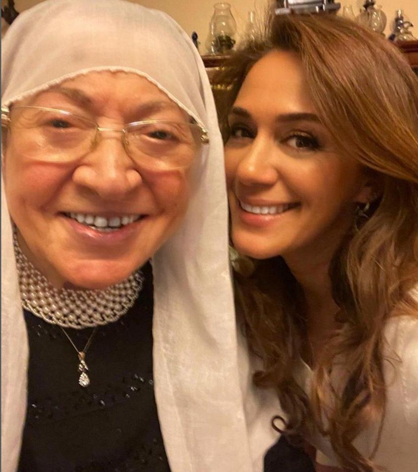 Özge Borak'ın en acı günü! Babaannesini toprağa verdi