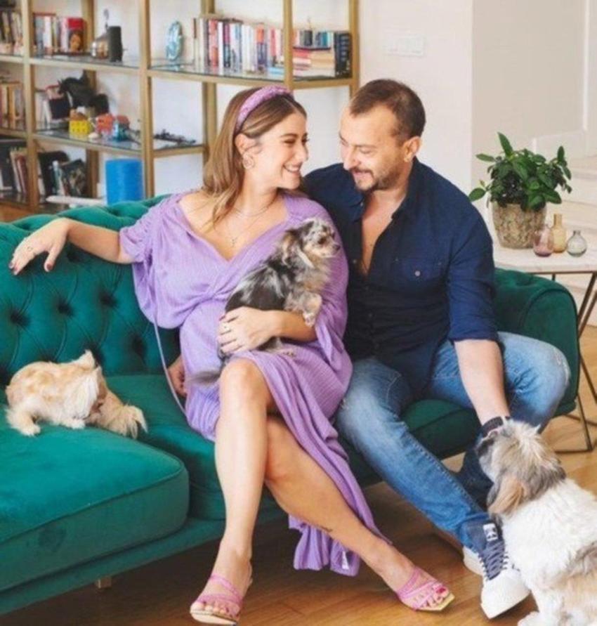 Hazal Kaya kızıyla pozunu ilk kez paylaştı!