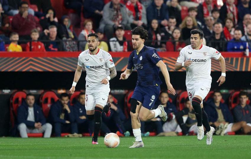 Sanchez Pizjuan'da atamayana atarlar kuralı! Sevilla: 2 Fenerbahçe: 0
