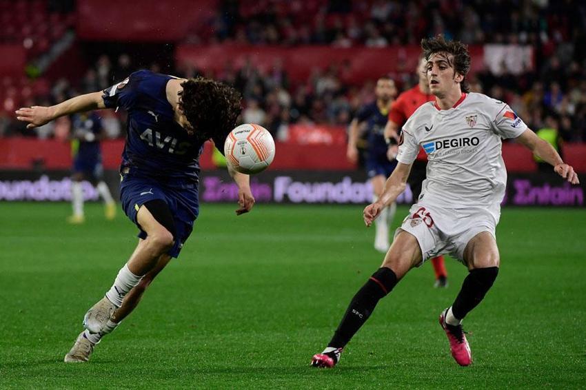 Sanchez Pizjuan'da atamayana atarlar kuralı! Sevilla: 2 Fenerbahçe: 0