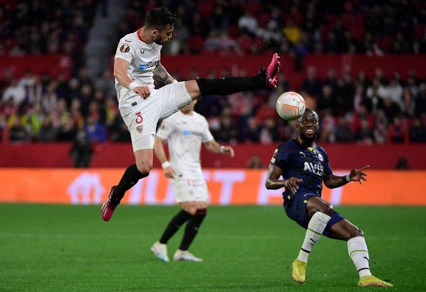 Sanchez Pizjuan'da atamayana atarlar kuralı! Sevilla: 2 Fenerbahçe: 0