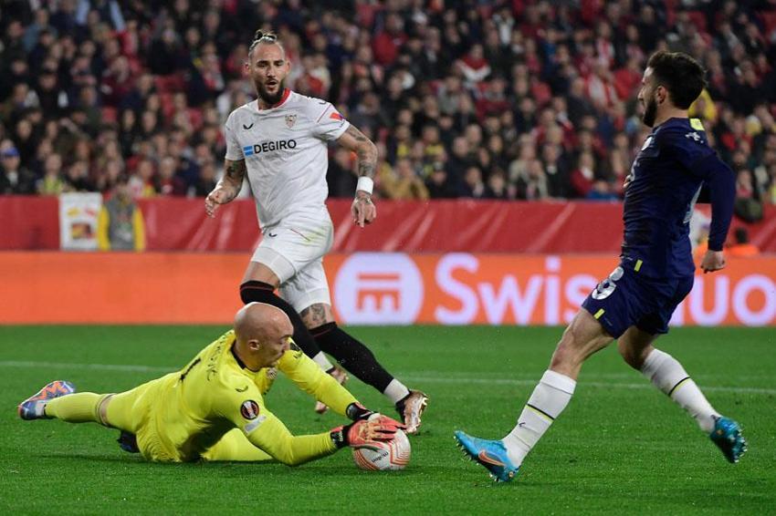 Sanchez Pizjuan'da atamayana atarlar kuralı! Sevilla: 2 Fenerbahçe: 0