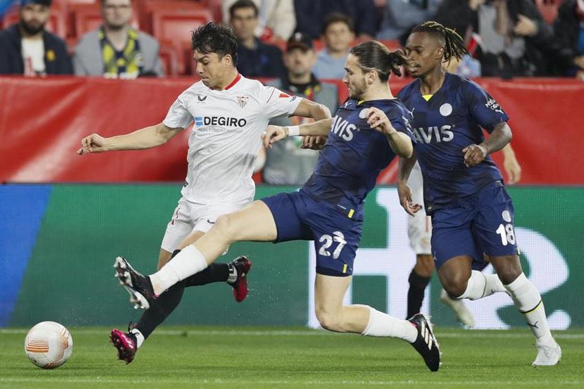 Sanchez Pizjuan'da atamayana atarlar kuralı! Sevilla: 2 Fenerbahçe: 0