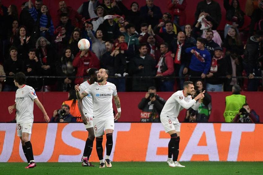 Sanchez Pizjuan'da atamayana atarlar kuralı! Sevilla: 2 Fenerbahçe: 0