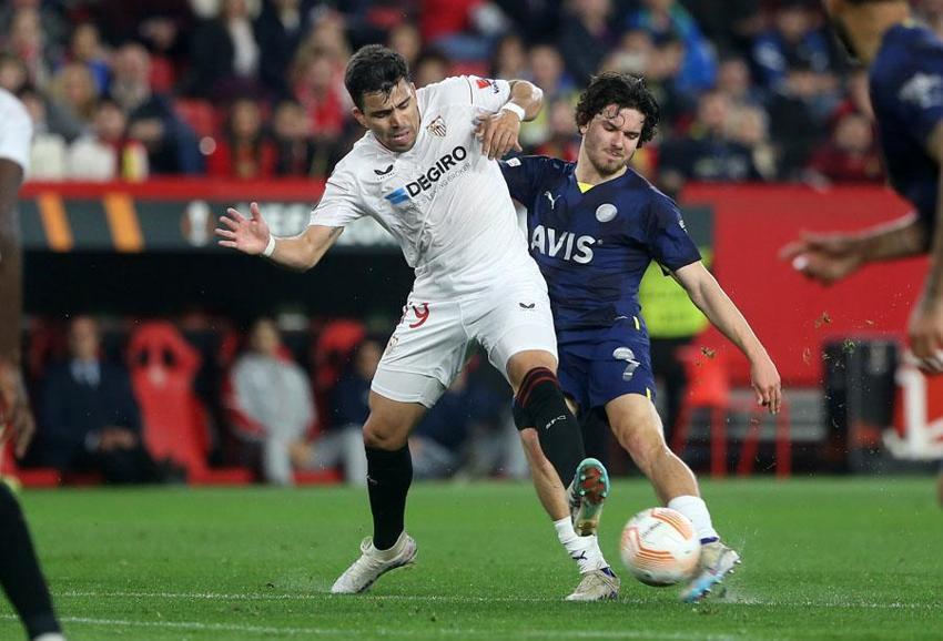Jorge Jesus daha 2.dakikada sahaya daldı! 'Gözünün önünde görmüyor musun?'