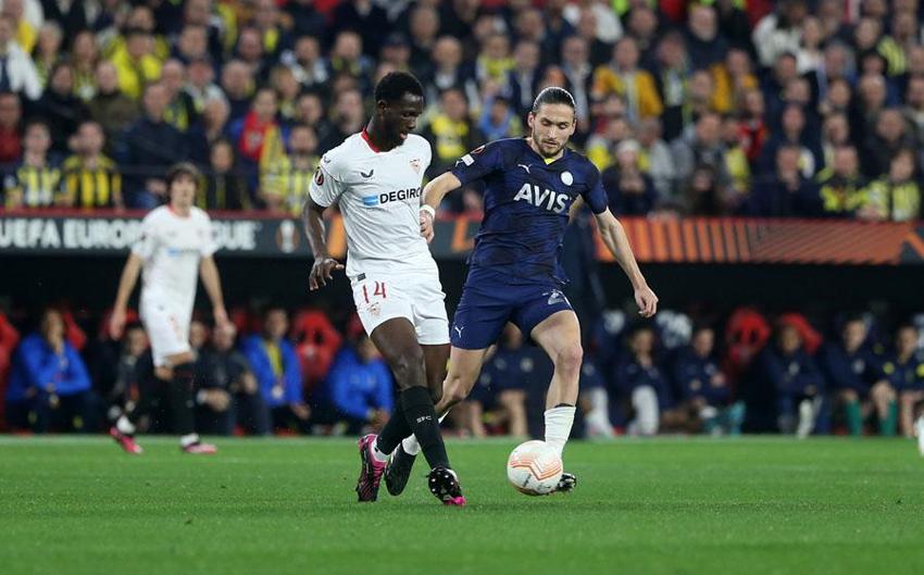 Jorge Jesus daha 2.dakikada sahaya daldı! 'Gözünün önünde görmüyor musun?'