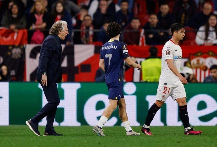 Burası Avrupa'nın ortası! Fenerbahçe taraftarlarına copla saldırı