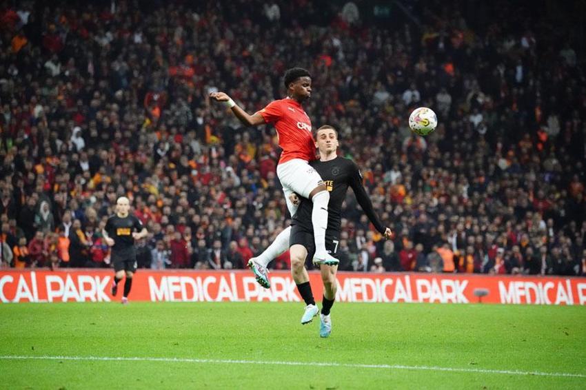 1-0'ın ardından Galatasaray'da kimsenin itiraz etmeyeceği ayrılık! Uçak biletini kestirdi