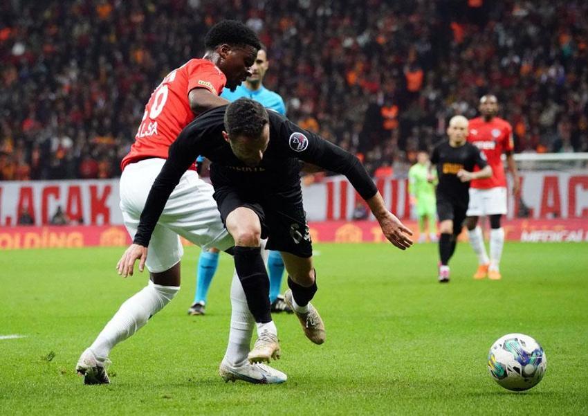 1-0'ın ardından Galatasaray'da kimsenin itiraz etmeyeceği ayrılık! Uçak biletini kestirdi