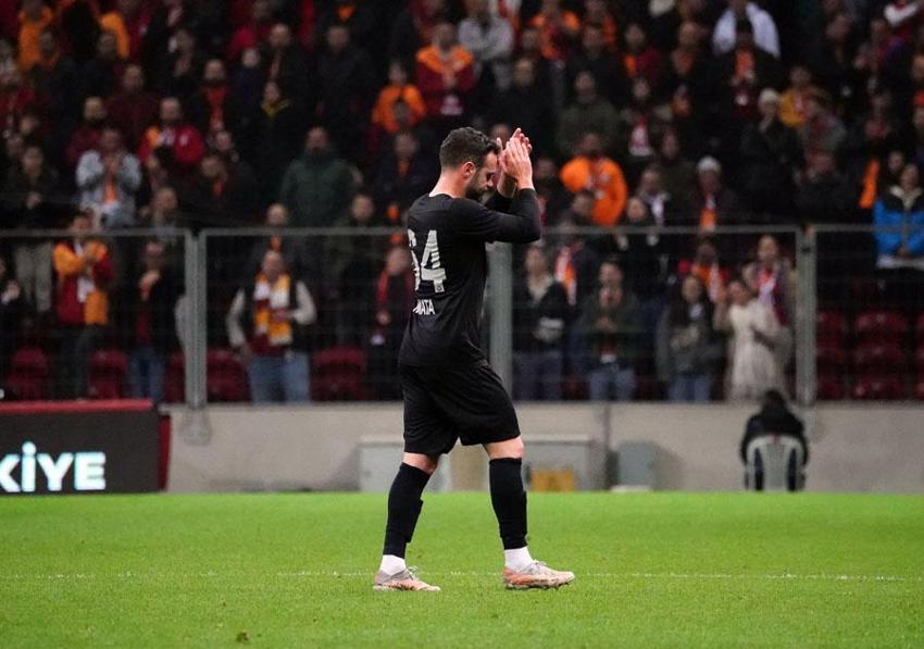 1-0'ın ardından Galatasaray'da kimsenin itiraz etmeyeceği ayrılık! Uçak biletini kestirdi