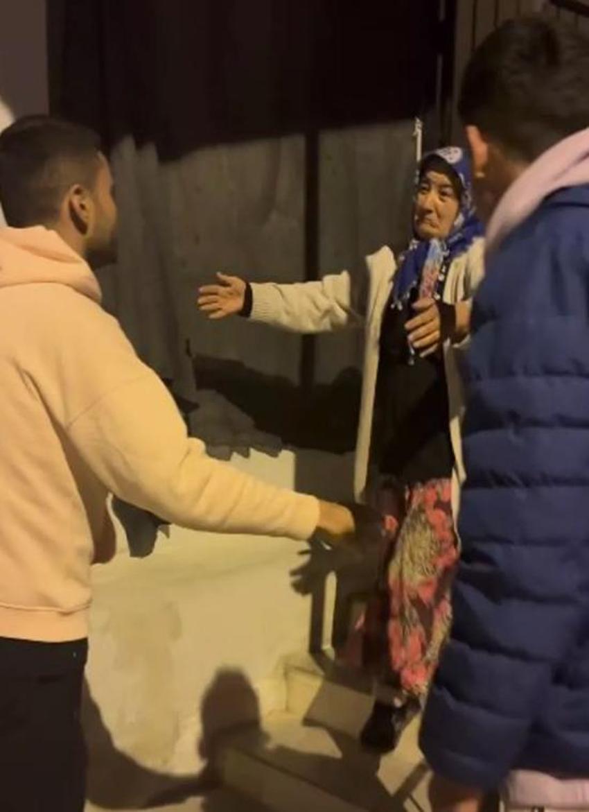 CZN Burak'tan Taha Duymaz'ın annesine ziyaret!