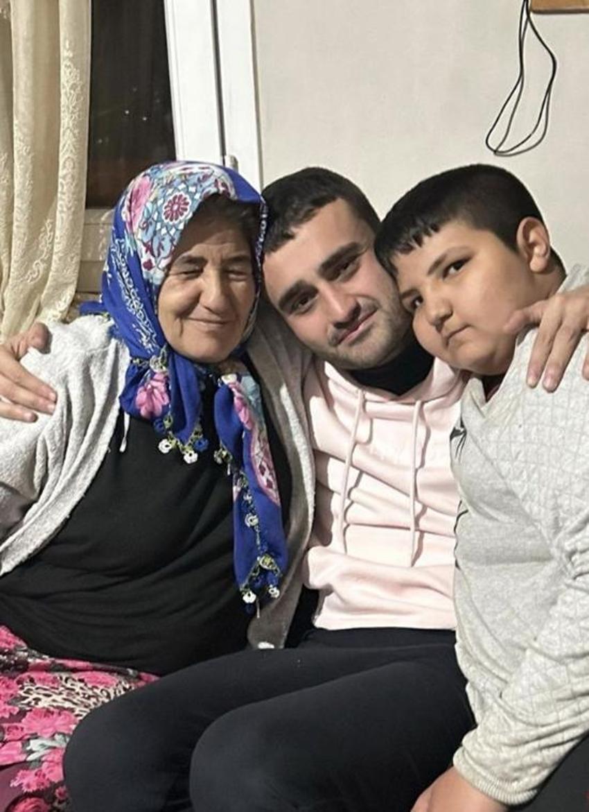 CZN Burak'tan Taha Duymaz'ın annesine ziyaret!