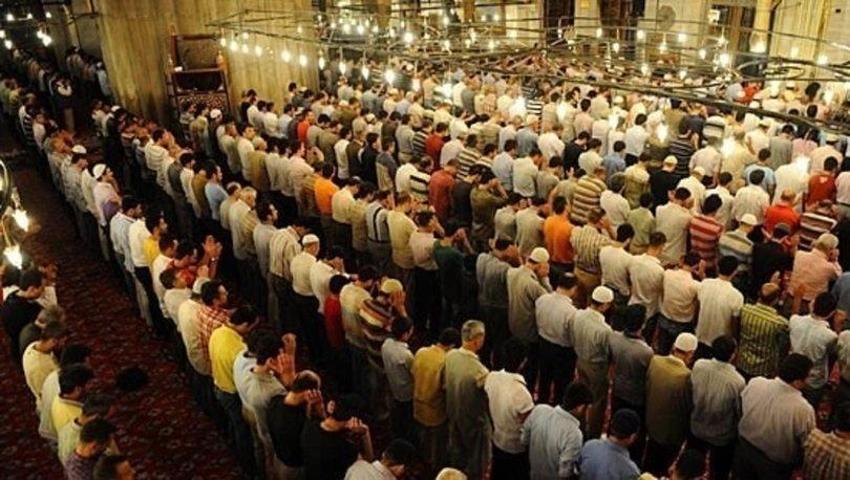 Teravih namazının vakti ne zamandır? Teravih namazı kaçta başlayıp kaçta bitiyor? 2023 ilk teravih...