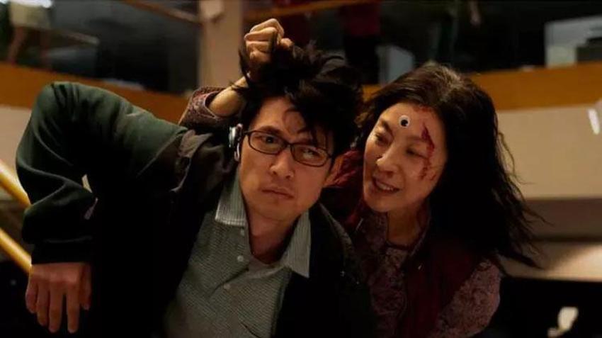 Her Şey Her Yerde Aynı Anda konusu ve oyuncuları! 2023 Oscar ödülü alan Everything Everywhere All At Once (Her Şey Her Yerde Aynı Anda) filmi hangi platformlarda var, nereden izlenir?