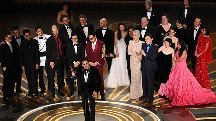 Oscar töreninde şıklık yarışı!