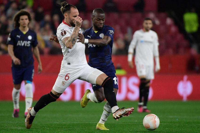 Fenerbahçe - Sevilla maçı öncesi radikal karar! Jorge Jesus 20 dakika şans verdiği oyuncuya sarıldı