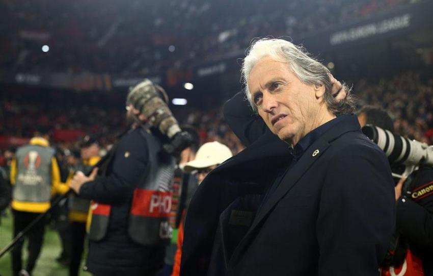 Fenerbahçe - Sevilla maçı öncesi radikal karar! Jorge Jesus 20 dakika şans verdiği oyuncuya sarıldı