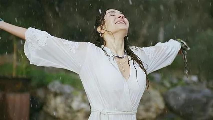 Ebru Şahin Harika'yla dönüyor! Yüz Yıllık Mucize dizisinde Harika ateş yükseltecek