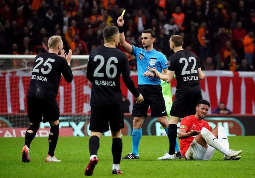 42 maçta 0 gol 0 asist! Galatasaray'da iki yerli futbolcuya güle güle