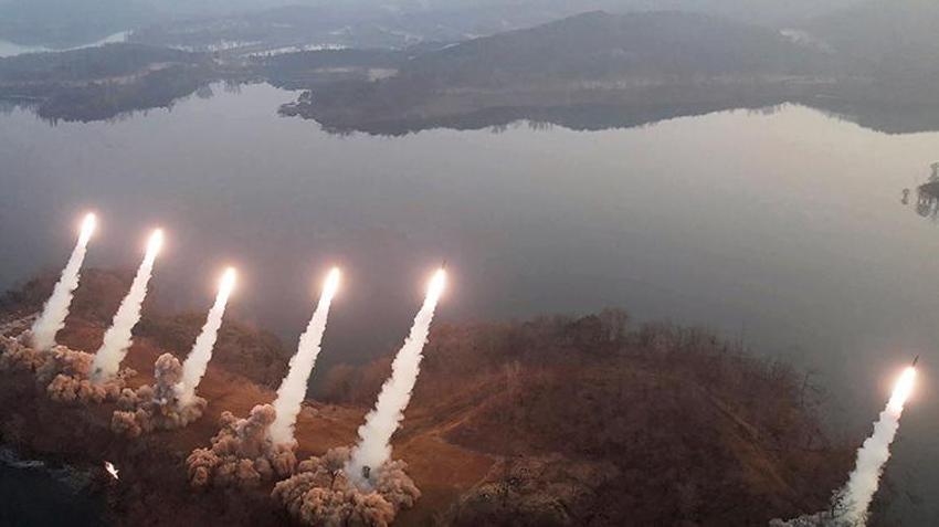 Kuzey Kore lideri Kim Jong-Un emri verdi! Balistik füzeler peş peşe ateşlendi